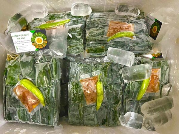 Mua bánh lọc Huế mang về