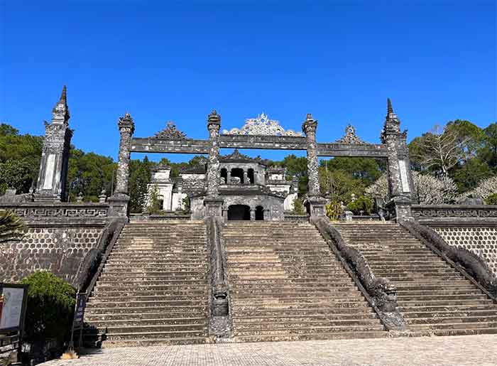 Lăng Khải Định huế – Giá vé, giờ mở cửa, cách di chuyển phù hợp Lăng Khải Định Huế